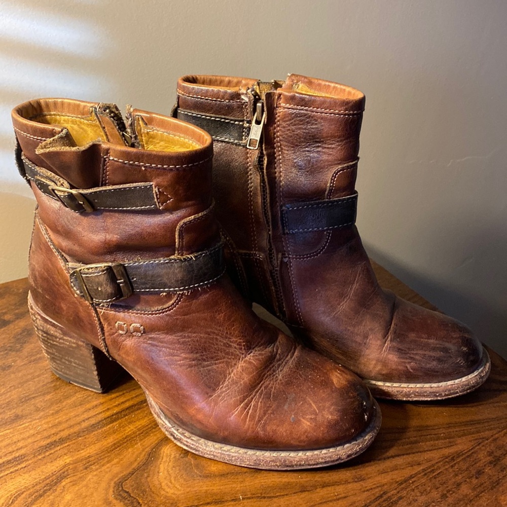 Brown bed Stu booties